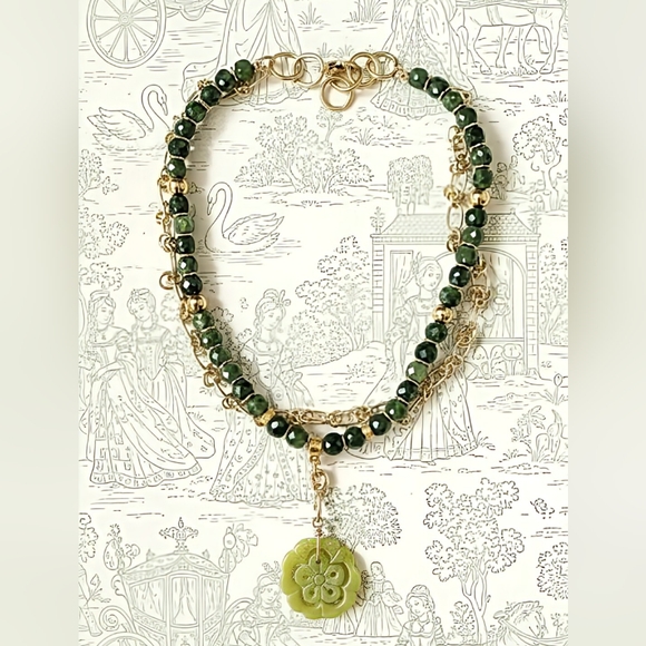 Natural Green Jade In Two Strand Gold Plated Barbed Knot Necklace With Pendant - Picture 1 of 10